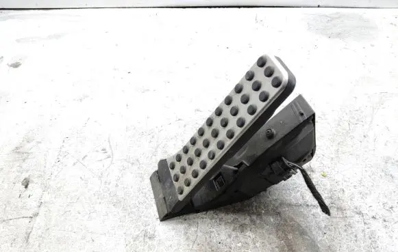 Mercedes-Benz C W205 Accelerator throttle pedal A2053000104