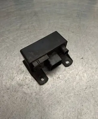 Mercedes-Benz C W203 Glow plug pre-heat relay 