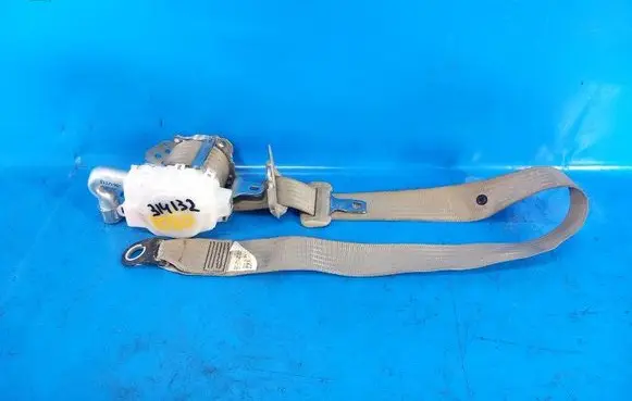 Toyota Prius (XW30) Front seatbelt 7321047121B3