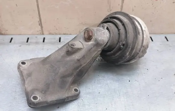 Mercedes-Benz C W202 Engine mounting bracket 1112230904