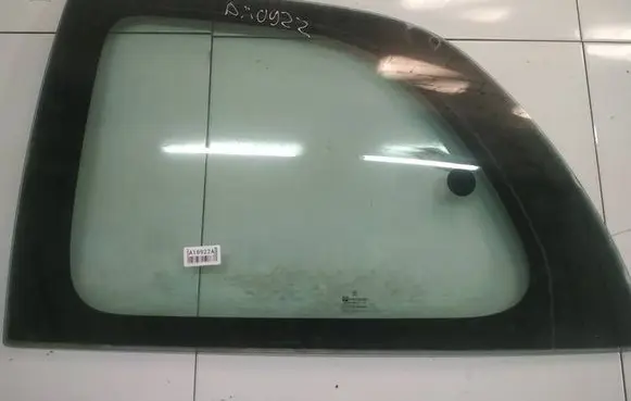 Chrysler Voyager Rear side window as2