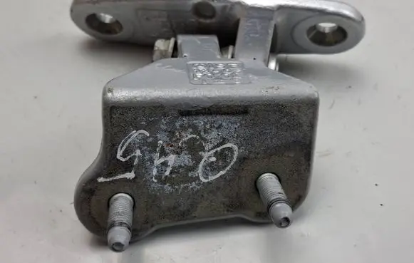 Mercedes-Benz E W212 Rear door lower hinge A047058