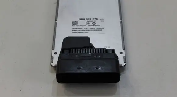 Volkswagen PASSAT B8 Suspension control unit/module 