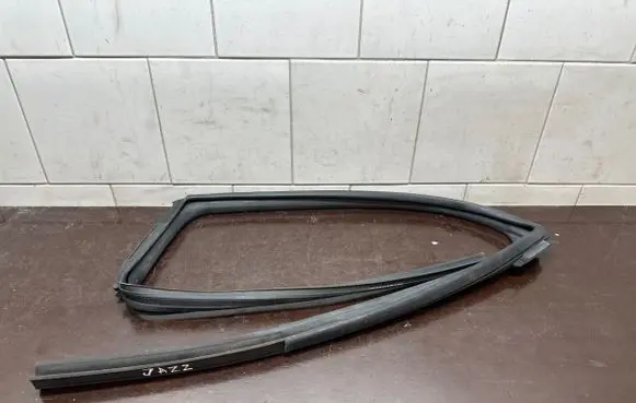 Honda Jazz Rubber seal rear door 