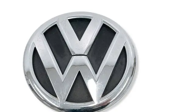 Volkswagen Touareg II Manufacturers badge/model letters 7P6853630A