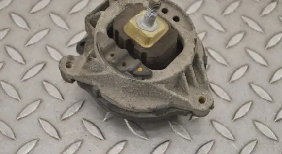 BMW 1 F20 F21 Engine mount bracket 6854252