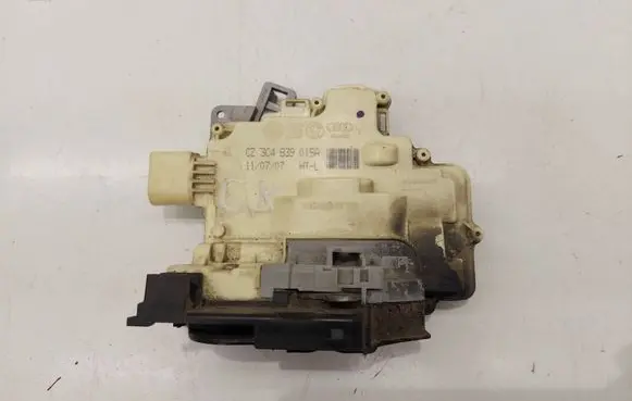 Volkswagen PASSAT B6 Rear door lock 3C4839015A