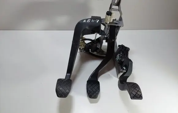 Audi A4 S4 B7 8E 8H Pedal assembly 8E1721117D 8E1721523F