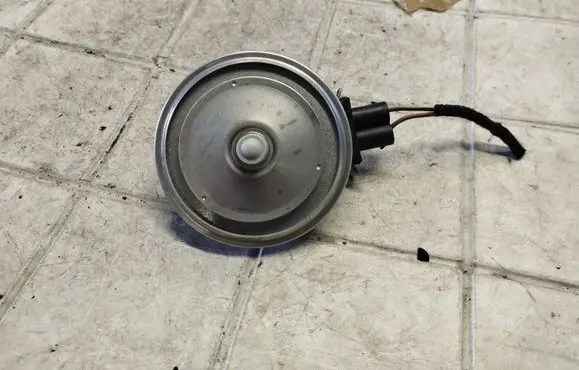 Audi A6 S6 C5 4B Horn signal CH5070105