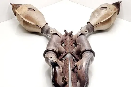 Infiniti FX Exhaust manifold