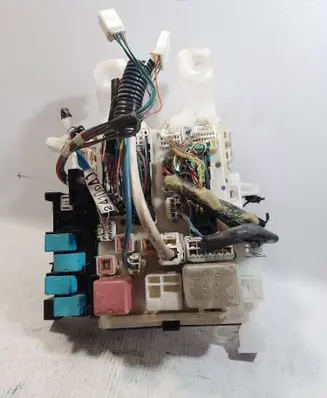 Toyota RAV 4 (XA30) Fuse module 82730-42010 7K28F-0779 9497