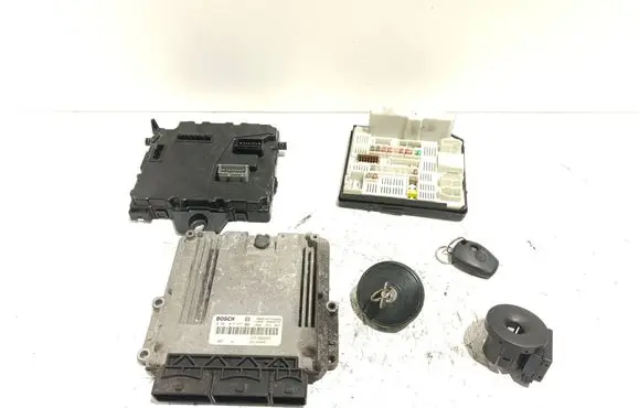 Renault Master III Engine ECU kit and lock set 0281017977 237100899R 284B18618R