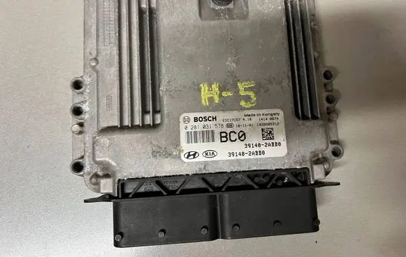 Hyundai i30 Engine control unit/module 391402ABB0 0281031578