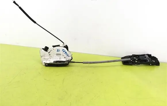 Skoda Fabia Mk2 (5J) Front door lock 5N1837016C