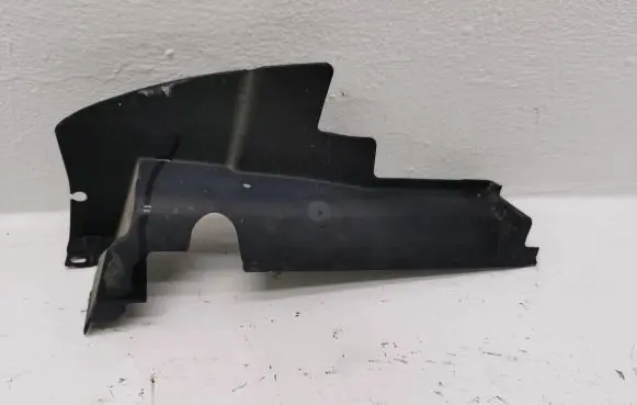 Chrysler 300C Radiator trim 