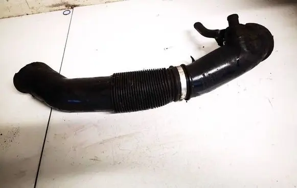 Audi A4 S4 B5 8D Air intake hose/pipe 058133357A
