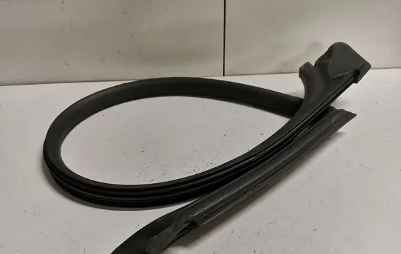 Audi A5 8T 8F Rubber seal front door (on door) 8T0845353