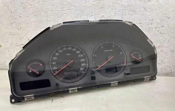 Volvo XC70 Speedometer (instrument cluster) 8637996 8602474