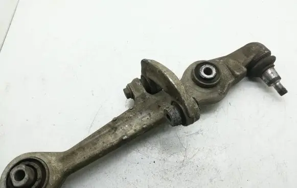 Volkswagen PASSAT B5 Front lower control arm/wishbone 133109