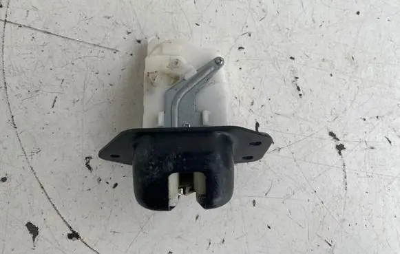 Nissan Juke I F15 Tailgate/trunk/boot lock/catch/latch 