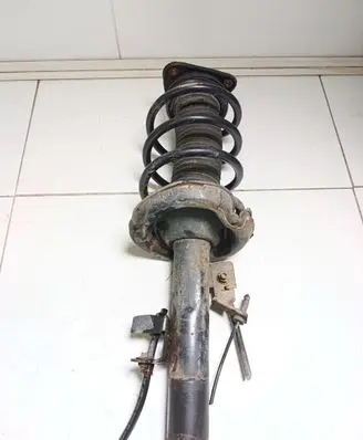 Ford Focus Front shock absorber with coil spring BV6118K001BAC E5625701
