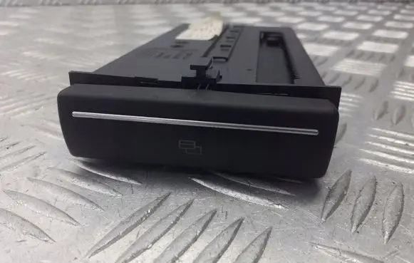 Audi A3 S3 8P Dashboard storage box/compartment 8P0941651