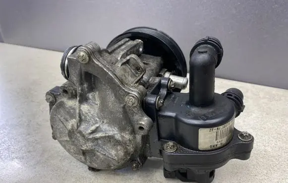 BMW 3 E46 Power steering pump 6756611 7515776