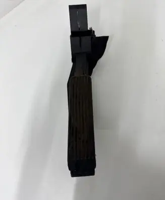 Accelerator throttle pedal
