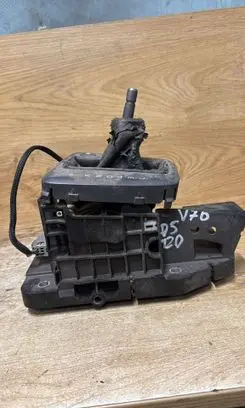 Volvo V70 Gear shifter/selector P08636189