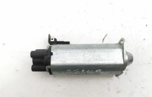 Volvo XC90 Seat adjustment motor 09102543