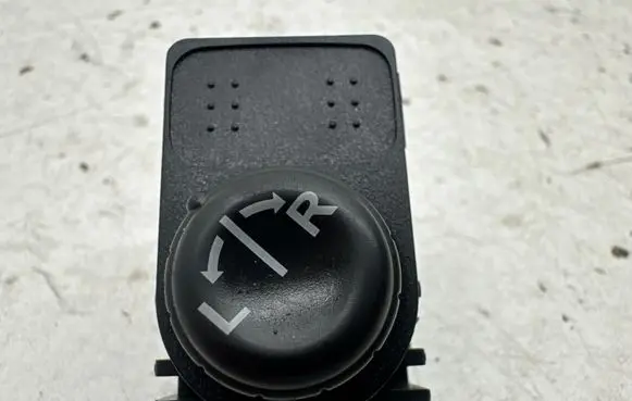 Nissan Qashqai Wing mirror switch