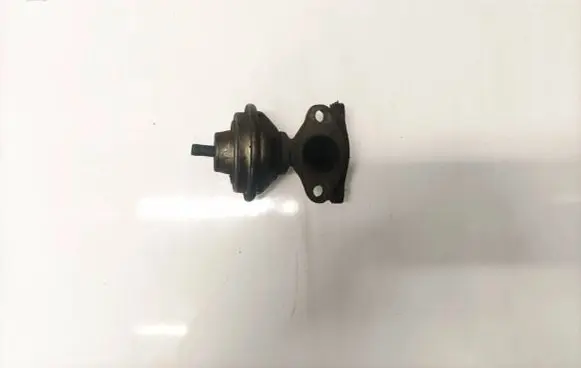 Volkswagen PASSAT B3 EGR valve 028131501a