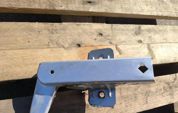 Opel Vivaro Fender mounting bracket 8200523291 93856373