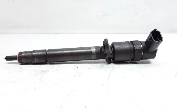 Volvo V70 Fuel injector 30777526