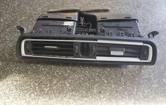 BMW 7 F01 F02 F03 F04 Dash center air vent grill 9112151 911215104