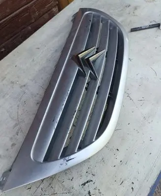Citroen C3 Front bumper upper radiator grill 9647136780