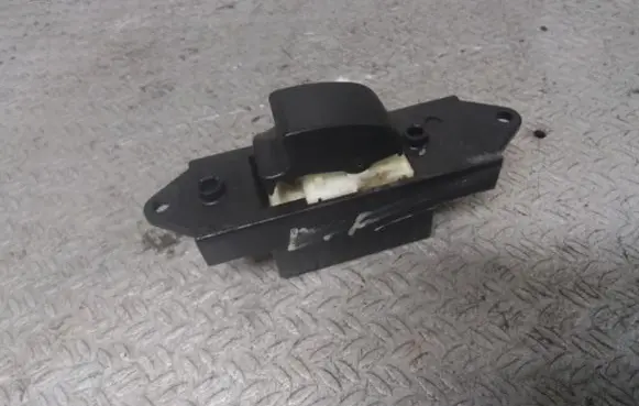 Mitsubishi Lancer VIII Electric window control switch MR587944 C8DD411MB
