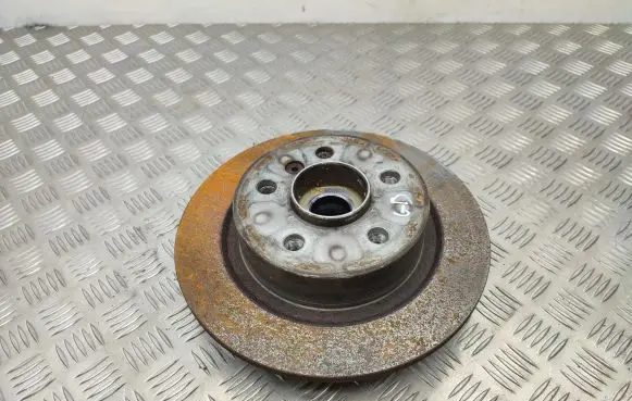 BMW 2 F45 Rear wheel hub