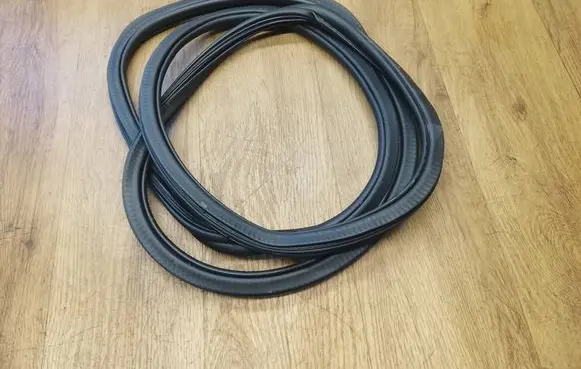 Porsche Macan (95B) Front door rubber seal 95B831721F