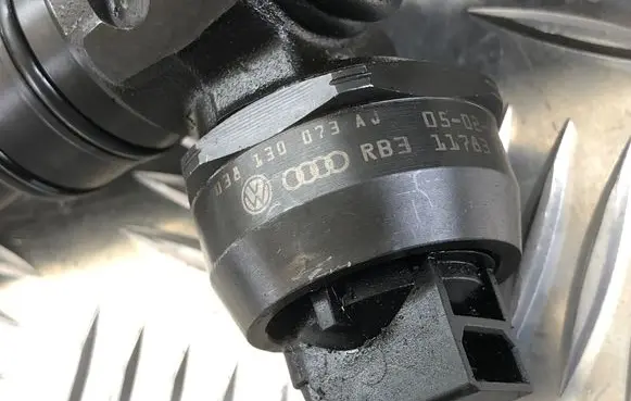 Volkswagen Golf IV Fuel injector 0414720037