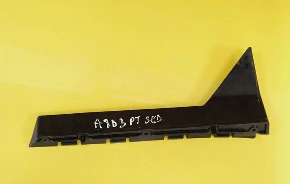 Rear bumper mounting bracket