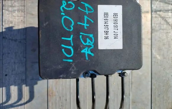 Audi A4 S4 B7 8E 8H ABS Pump 8E0910517J 8E0614517BH