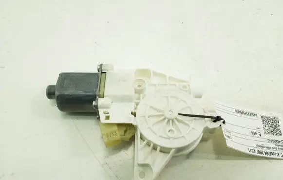 Mercedes-Benz C W204 Front door window regulator motor A2048200142