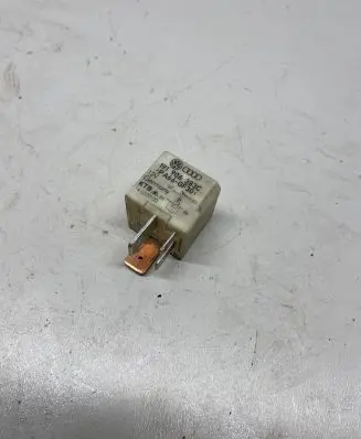 Skoda Superb B5 (3U) Other relay 191906383C 14050000 PA66GF30