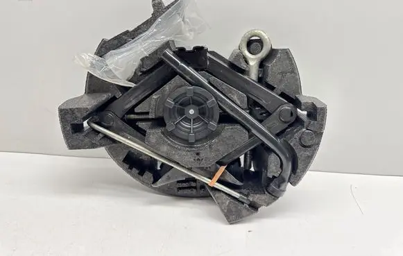 Volvo V40 Tool set 31381882