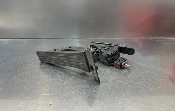 KIA Ceed Accelerator throttle pedal 32700A6100
