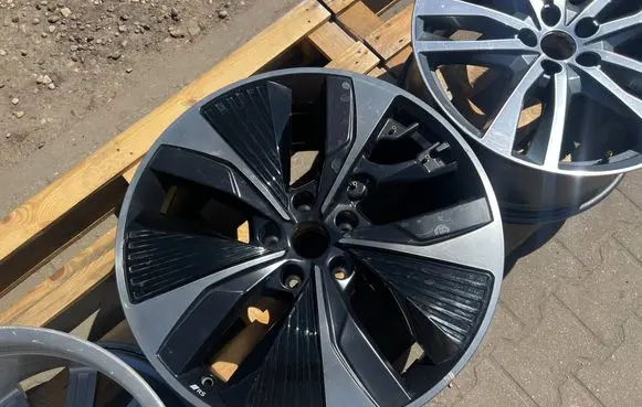 Audi Q6 e-tron R21 alloy rim 85H601025AQ