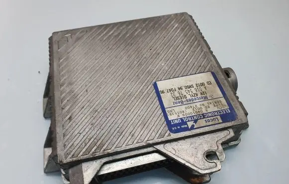 Mercedes-Benz E W210 Engine control unit/module A0165457632 04010009B 27400