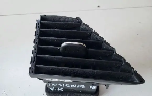 Opel Insignia B Dash center air vent grill 39017313