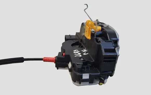 Opel Zafira C Front door lock 3023881LH1 15J271 A081876